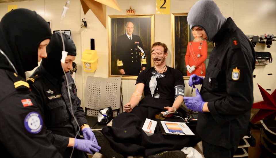 SANITET I MESSA: Havariøvelse på fregatten KNM Fridtjof Nansen i november 2022. Havariøvelse på fregatten KNM Fridtjof Nansen.