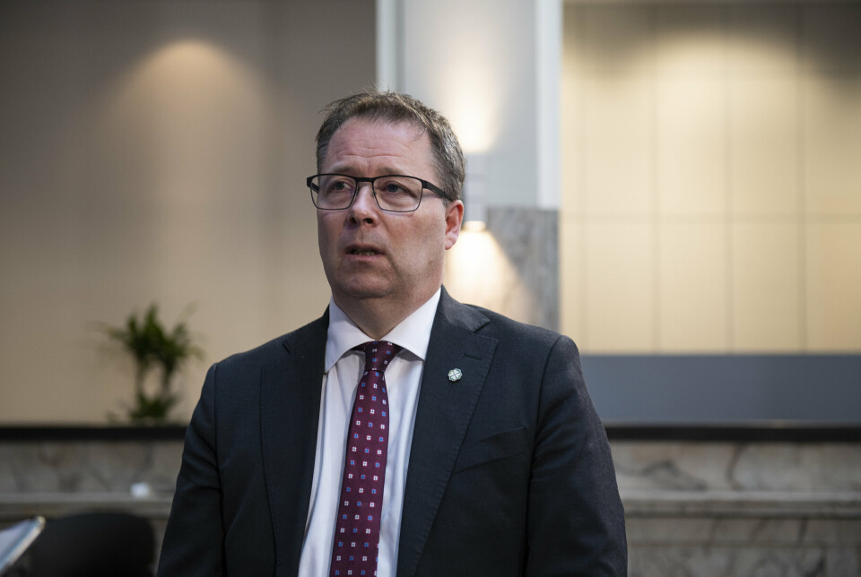 FORTSETTER DIALOGEN: Forsvarsminister Bjørn Arild Gram (Sp) sier regjeringen og forsvarssjefen vil ha videre dialog om stridsvognanskaffelsen.