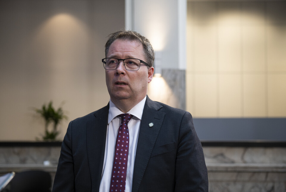 FORTSETTER DIALOGEN: Forsvarsminister Bjørn Arild Gram (Sp) sier regjeringen og forsvarssjefen vil ha videre dialog om stridsvognanskaffelsen. FORTSETTER DIALOGEN: Forsvarsminister Bjørn Arild Gram (Sp) sier regjeringen og forsvarssjefen vil ha videre dialog om stridsvognanskaffelsen.