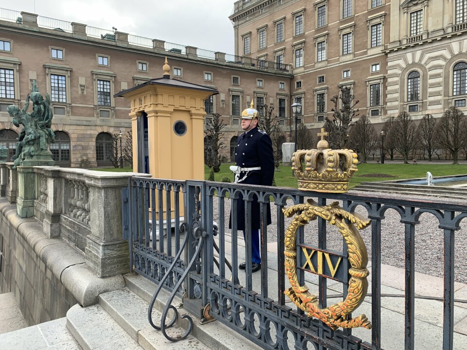 TRUSSEL-RAPPORT: Det kongelige slott i Gamla Stan ligger midt i Stockholm. Herfra er det ikke langt til selskaper russere i årevis har investert milliarder i. De øker trusselen for svensk sikkerhet, fastslår ny rapport fra Totalförsvarets forskningsinstitut.