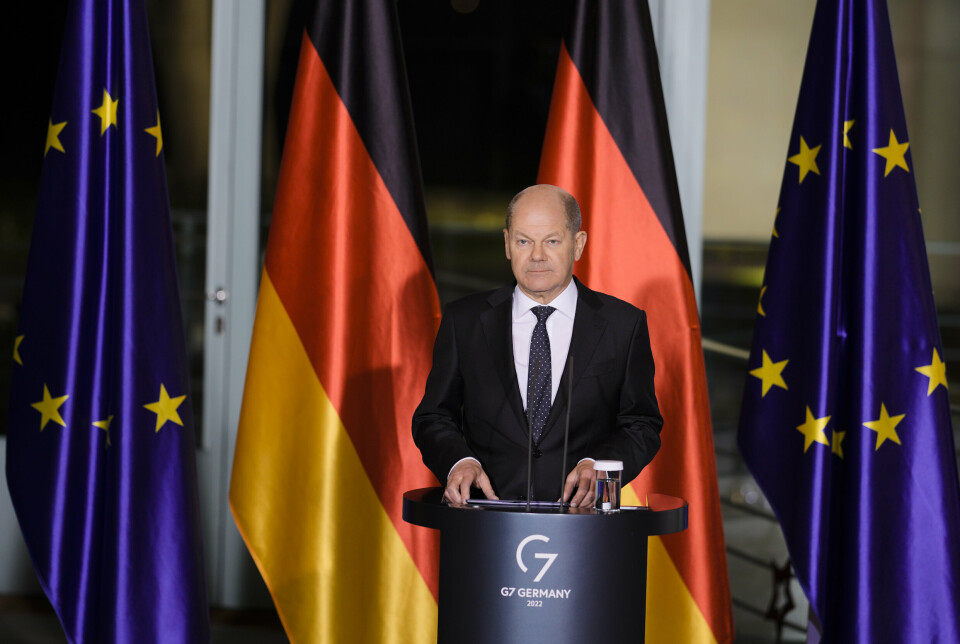 PRESSE: Tysklands statsminister Olaf Scholz holdt mandag pressekonferanse etter et nettmøte med de andre lederne for landene i G7-gruppen.