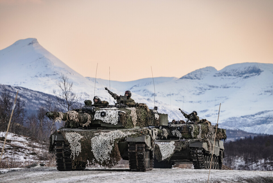 BYTTES UT: På bildet vises Leopard 2 av den gamle typen, som i dag er Forsvarets stridsvogn, under øvelse Arctic Bolt tidligere i år.