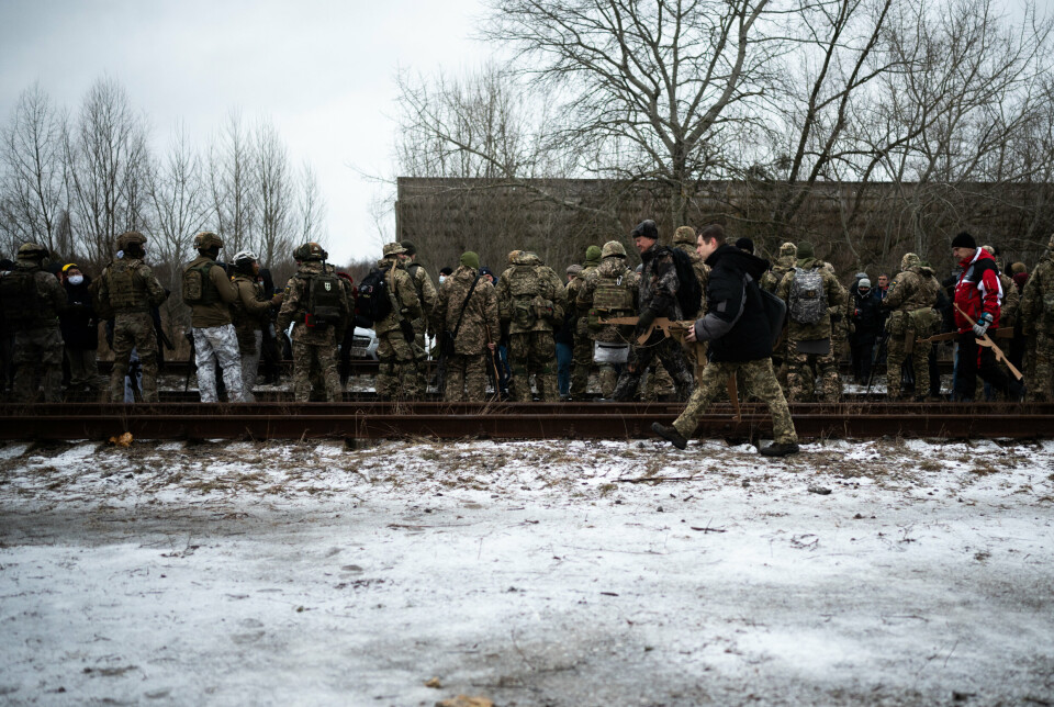 KALDERE TIDER: Vinteren kan bli en utfordring for styrkene i Ukraina. Her var frivillige ukrainske soldater på treningsleir i Kyiv i januar.