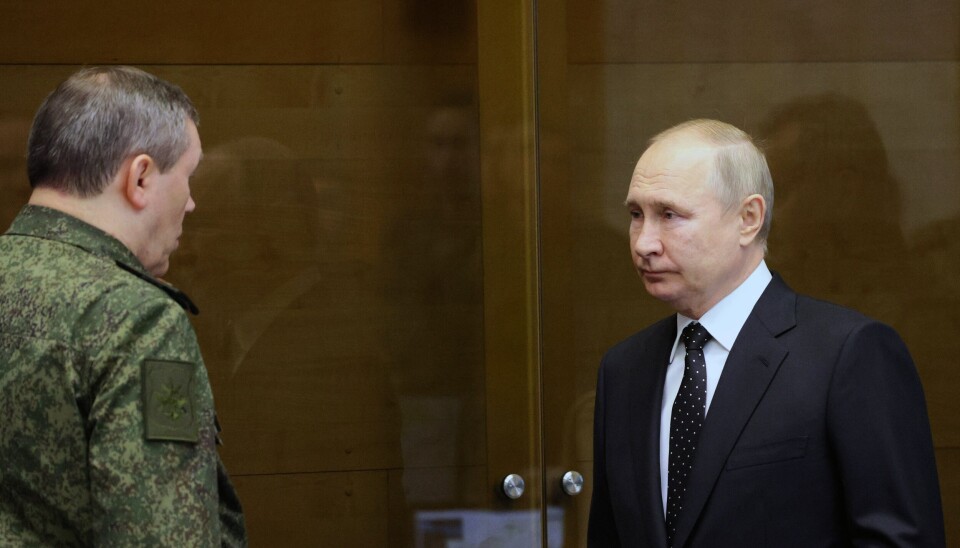MØTE: Russlands president Vladimir Putin og forsvarssjef Valerij Gerasimov fotografert under et møte lørdag.