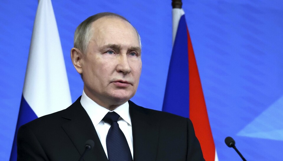 TRUET: Nå er selv Krim-halvøya, som Vladimir Putins Russland okkuperte i 2014, truet. Her er Putin avbildet på et møte med militæret, 21. desember i år.