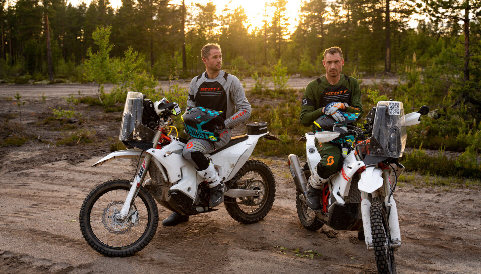 DYR HOBBY: Richard Skarpaas og Joachim Huseby Hellsten har trent til Africa Eco Race i halvannet år. «10 dager til en rolig startavgift på 450.000 kroner må cashes ut», skrev Joachim på Instagram-kontoen afireplus i desember 2022.