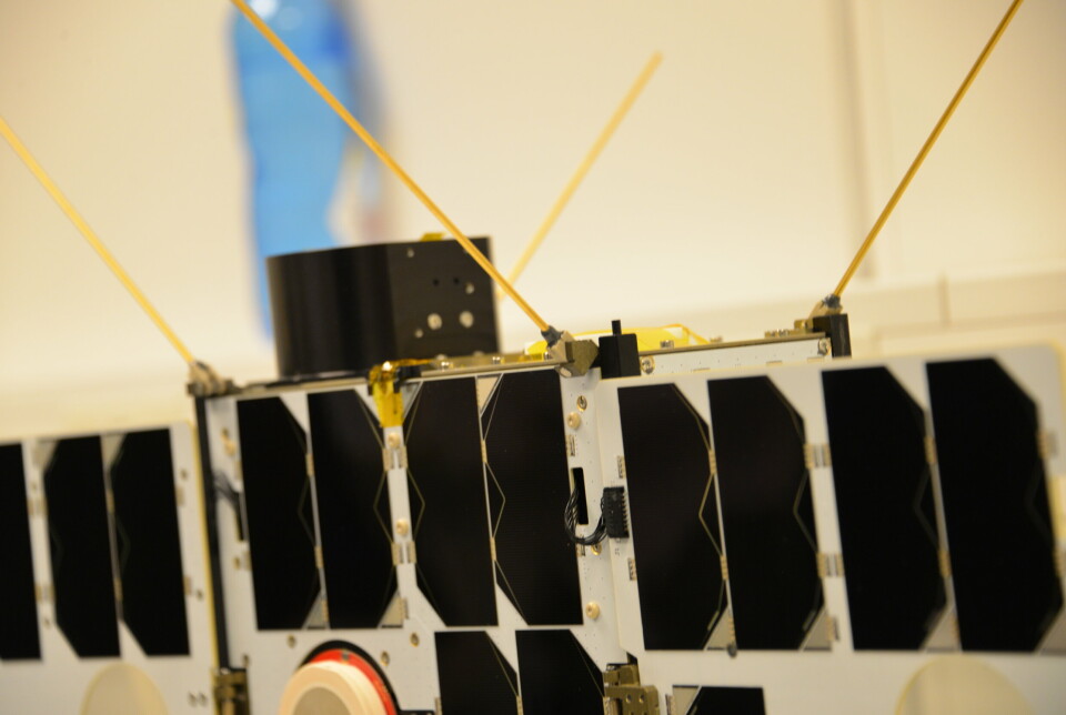 SAMARBEID: Satellittene Birkeland og Huygens skal fly i en høyde på omtrent 535 kilometer i bane rundt jorden. De vil kunne oppdage, klassifisere og geolokalisere radarer av interesse svært nøyaktig.