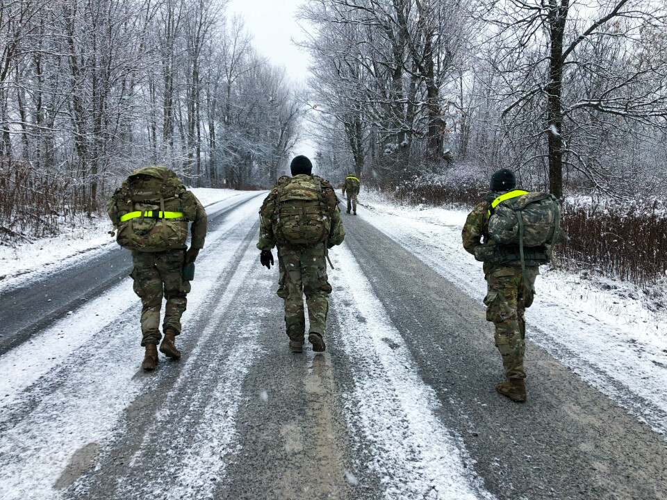 NORSK MARSJ: Soldater fra den amerikanske hærens 10th Mountain Division Sustainment Brigade deltok i Norwegian foot march 16. november 2022 ved Fort Drum i delstaten New York.