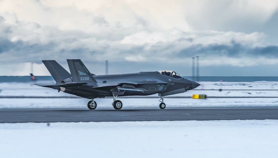 HURTIG REAKSJONSVARSEL: Dersom et ukjent fly nærmer seg norsk luftrom rykker Forsvaret ut med to F-35 fra Evenes flystasjon. Kampflyene finner de ukjente flyene, og identifiserer og dokumenterer dem. Beredskapsoppdraget kalles Quick Reaction Alert (QRA). Bildet er fra Island.