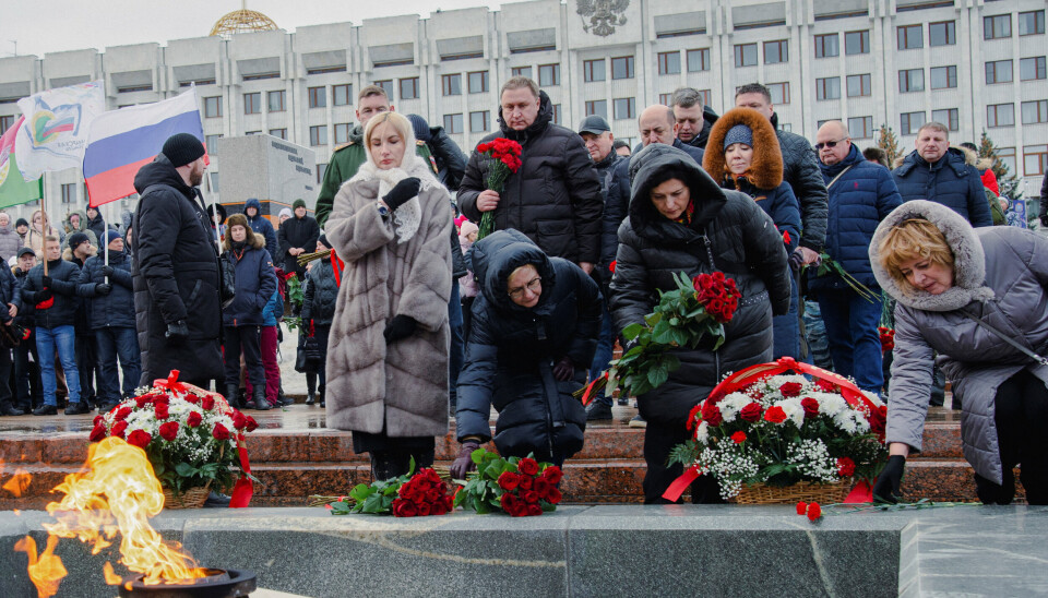 RUSSLAND: Russere samlet seg og la ned blomster til minne om drepte russiske soldater dagen etter det ukrainske rakettangrepet som ifølge Russland krevde 89 menneskeliv.