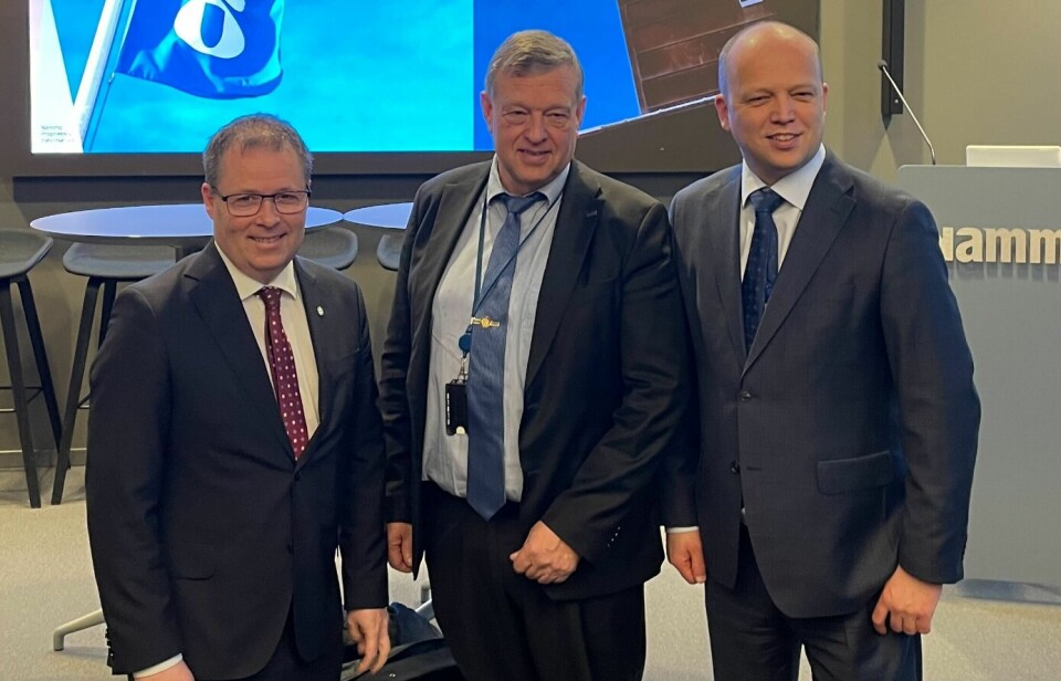 TRIO: Forsvarsminister Bjørn Arild Gram, konsernsjef i Nammo Morten Brandtzæg og finansminister Trygve Slagsvold Vedum.