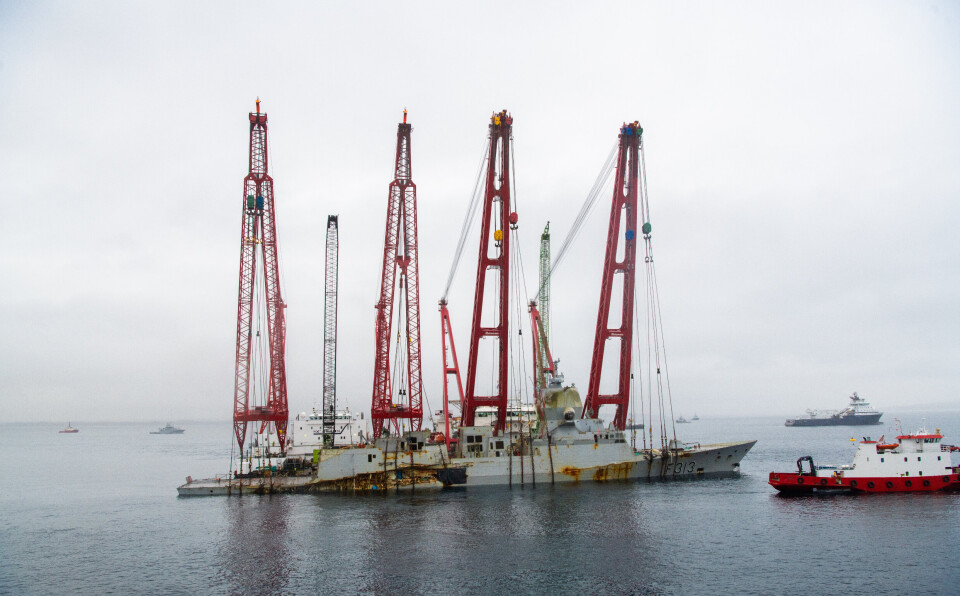 MATERIELLE SKADER: På bildet ser man flengen i skroget etter at fregatten traff tankskipet. Mandag startet rettssaken mot vaktsjefen om bord på KNM Helge Ingstad.
