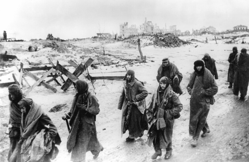STALINGRAD: Tyske krigsfanger blir ledet gjennom ruinene av Stalingrad vinteren 1943.