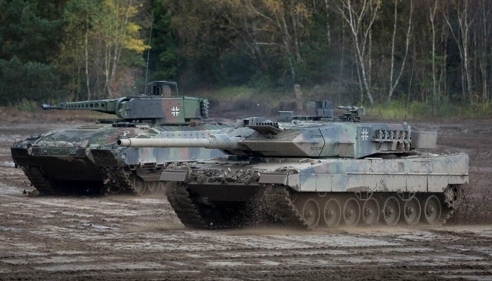 A Leopard 2A6 MBT and a Puma IFV show off their capabilities during a demonstration exercise in Munster.