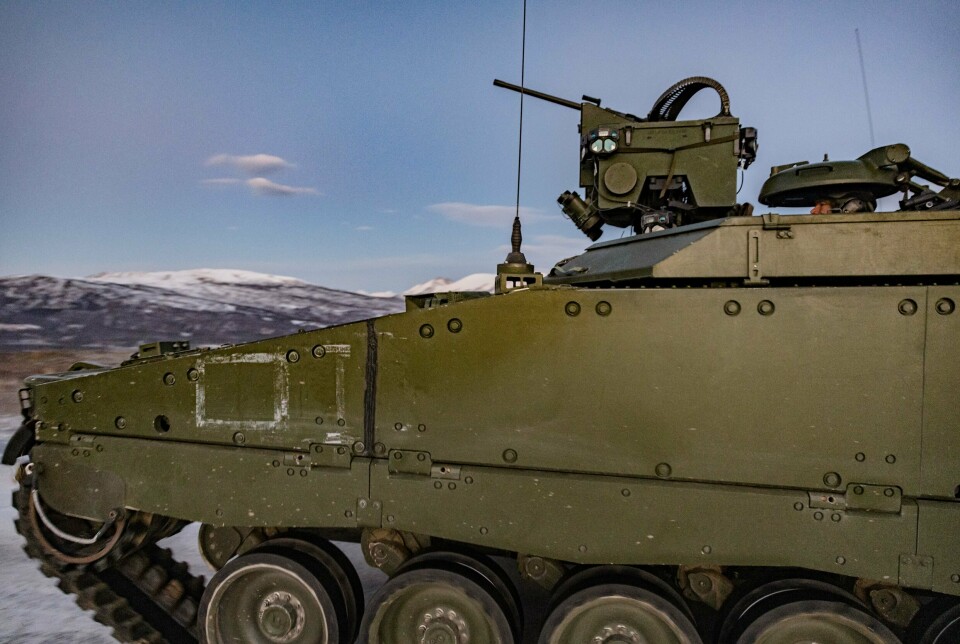 UTREDER: Forsvarsstaben har blitt bedt om å se på muligheten til å donere CV90 til Ukraina, melder TV 2.
