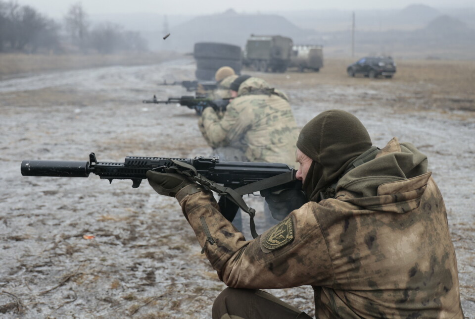KLARGJØRING: Russiske soldater under trening i russisk-kontrollert område i Donetsk-regionen i Ukraina.