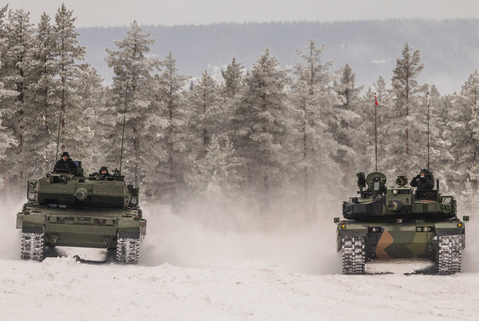 KONKURRENTER: Sørkoreanske Hyundai Rotem K2 Black Panther og tyske Leopard 2A7 under en presentasjon i fjor vinter.