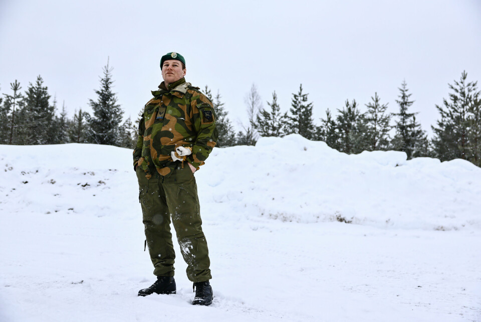 JOBBER PÅ LEO: Kristian er lader på Leopard 2 i Telemark bataljon. Han forteller at det har vært stor spenning i miljøet knyttet til anskaffelsen.