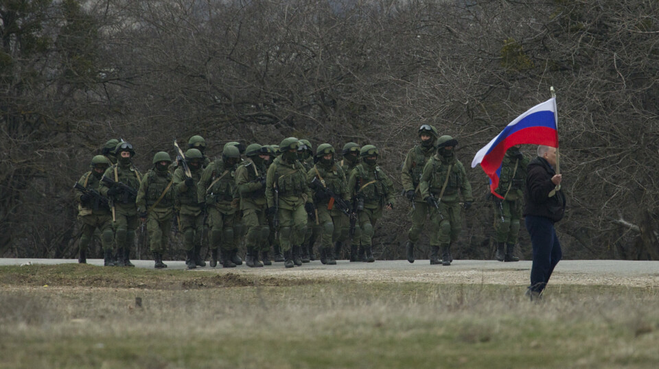 KRIM: Uidentifiserte soldater, omtalt som små, grønne menn, på Krim i mars 2014.