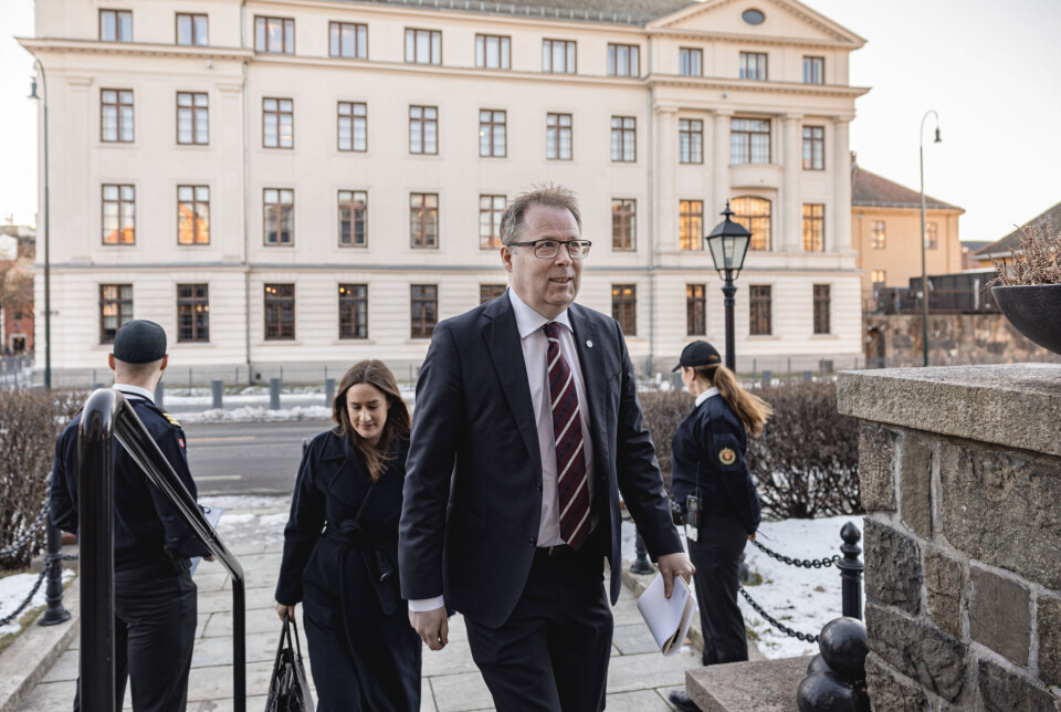 FØR MØTET: Forsvarsminister Bjørn Arild Gram ankom Oslo militære samfund sammen med sin politiske rådgiver Marie Lamo.