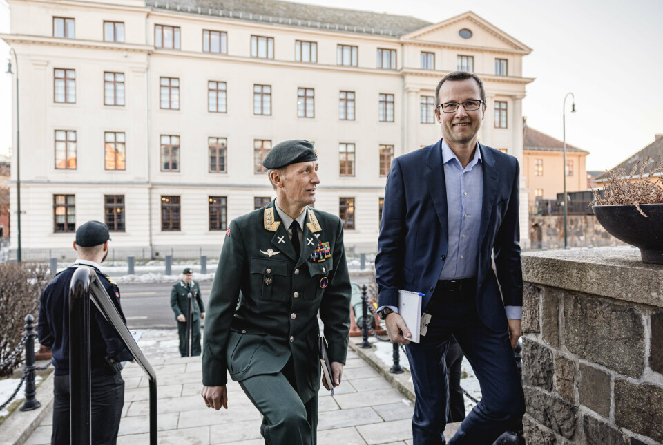 TOSPANN: Forsvarssjef Eirik Kristoffersen og departementsråd i Forsvarsdepartementet, Frede Hermansen ankom møtet sammen.