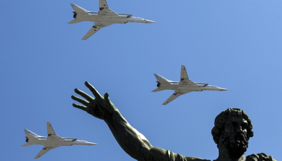 BOMEBFLY: Russiske Tu-22M-3 bombefly over Moskva i mai 2016. Putin kunngjorde tirsdag at de setter avtalen som regulerer atomstridshoder, på pause.