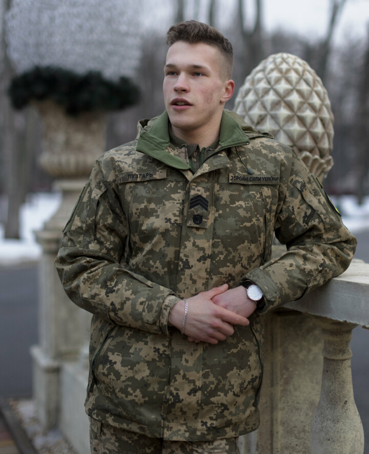 OPERATØR: Anton Luzgar utdanner seg til å bli radiooperatør, men for ett år siden måtte han ta til våpnene. Krigen kom til Kharkiv.