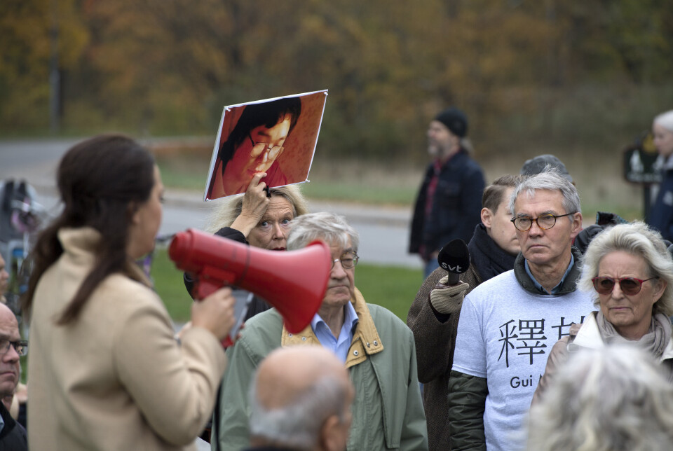 STOCKHOLM: Støttemarkering arrangert av det svenske Journalistförbund, Förfläggerforeningen og Svenska Pen utenfor den kinesiske ambassaden, for den svensk-kinesiske forfatteren Gui Minhai, 17. oktober 2018.