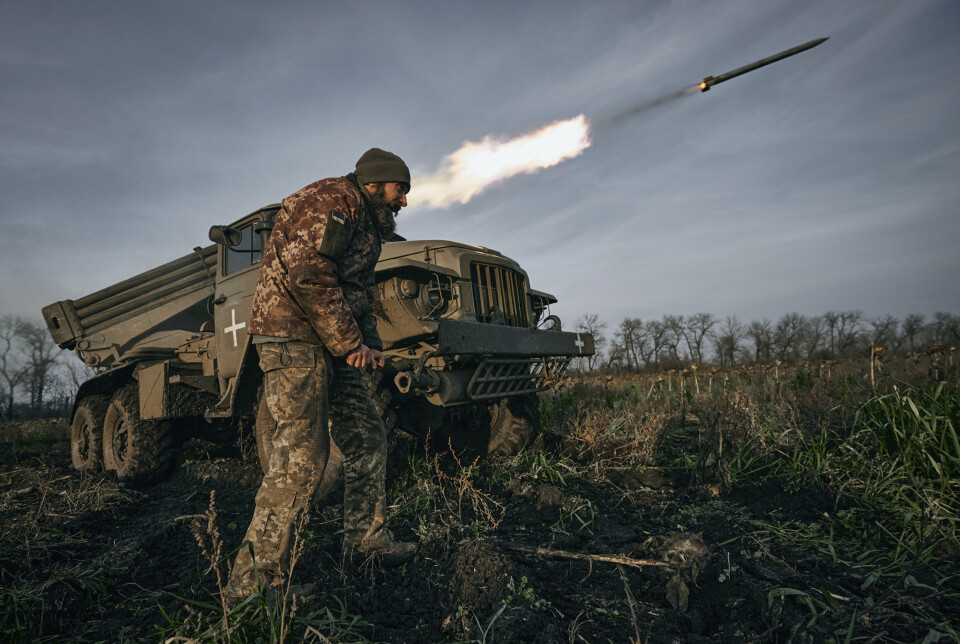 UNDER ANGREP: En ukrainsk soldat ved frontlinjen nær Bakhmut.