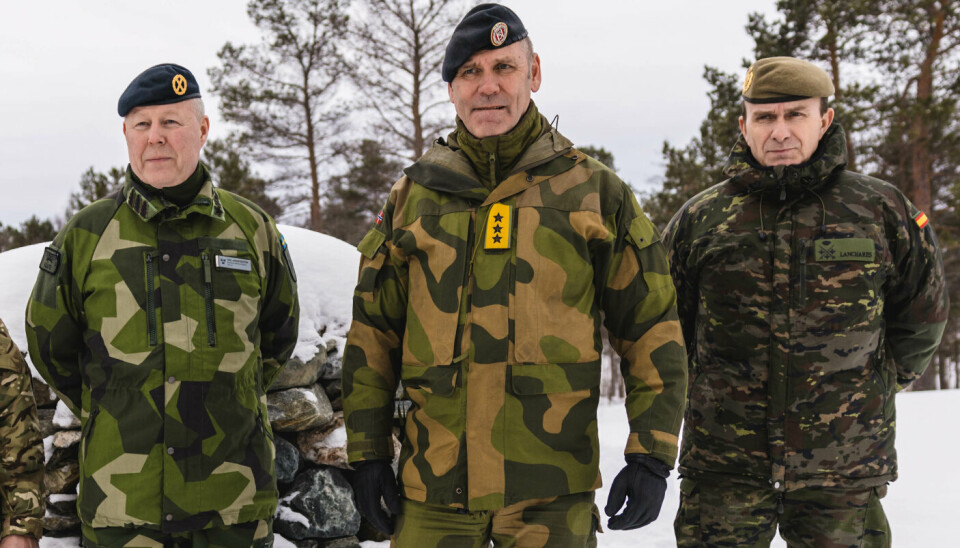 STJERNE-SAMLING PÅ GRENSEN: Nato-generaler møttes på Pasvik grensestasjon under øvelsen Joint Viking. I midten FOH-sjef Yngve Odlo, flankert av generalløytnant Carl-Johan «Klute» Edström fra Sverige, og generalløytnant Luis Lanchares fra Spania.