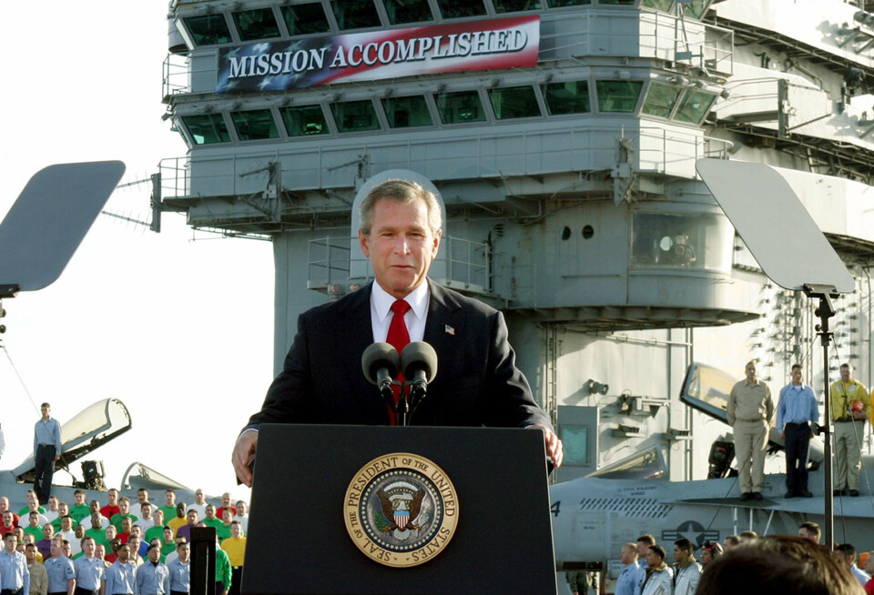 UTFØRT OPPDRAG: 2. mai 2003 sto George W. Bush på dekket til hangarskipet USS Abraham Lincoln og erklærte at krigen var over.