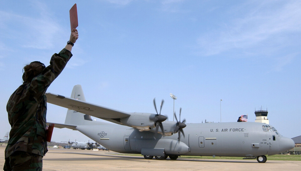 TO PILOTER: Et Hercules C-130J transportfly ved basen Little Rock i Arkansas.