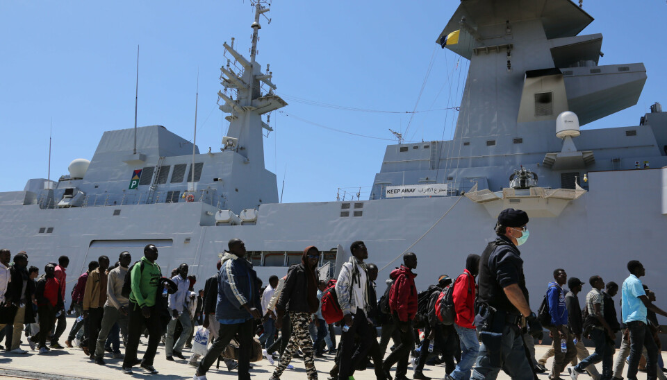 ITALIA: Migranter som har blitt reddet går i land fra et italiensk marinefartøy på Sicilia 22. april 2015. Illustrasjonsfoto.