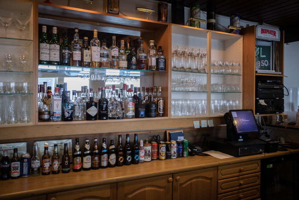 SERVERING: I leiren på Kolsås utenfor Oslo serveres det alkohol i messa.