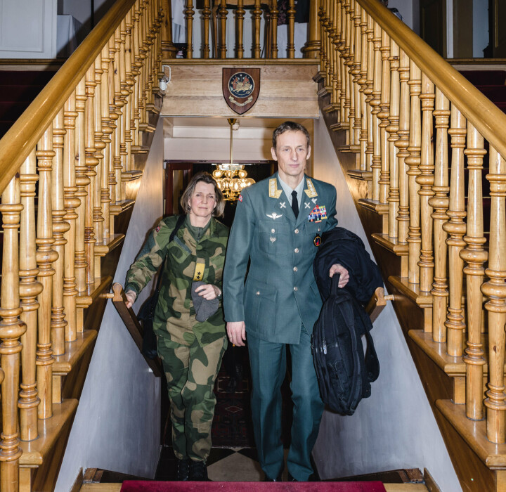 OMS: Forsvarssjef Eirik Kristoffersen og Michelsen forlater Oslo militære samfund etter pressemøtet.