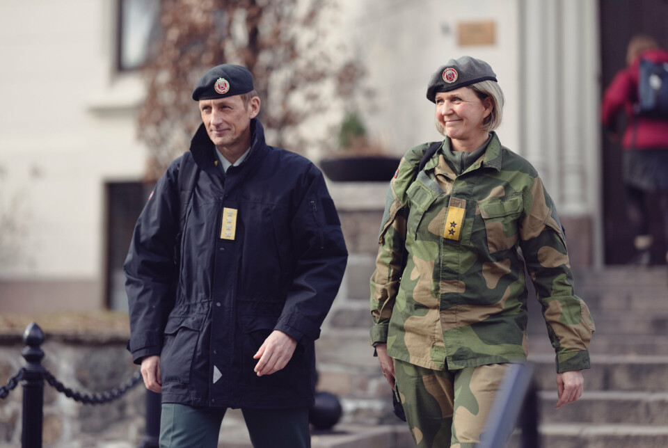 MOST-General: Elisabeth Michelsen skal lede arbeidet mot mobbing of seksuell trakassering (MOST) i Forsvaret. Forsvarssjef Eirik Kristoffersen til venstre.