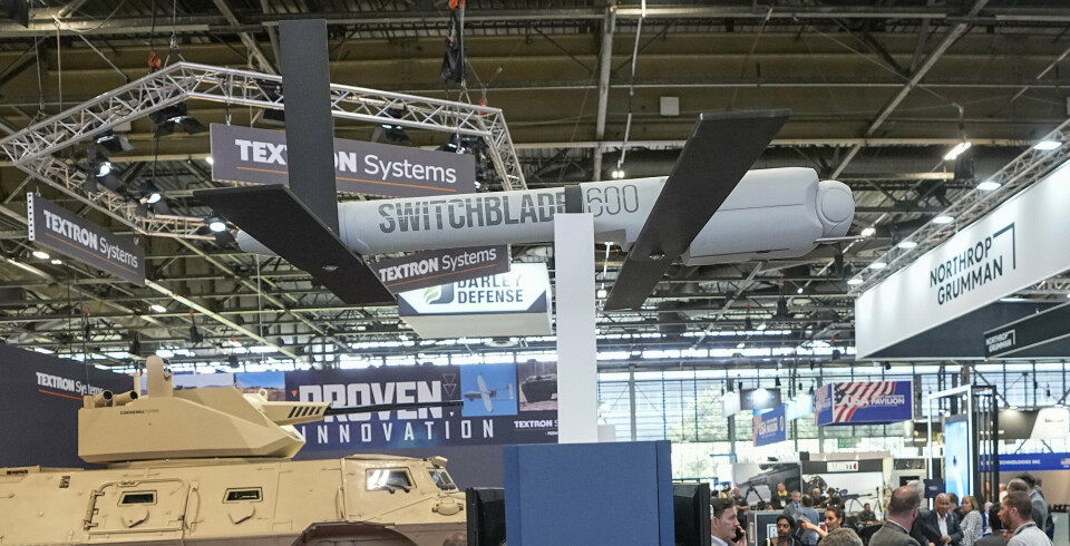 UBEMANNET: En kamikazedrone av typen Switchblade 600 vises frem under en våpenmesse i Frankrike 14. juni 2022.