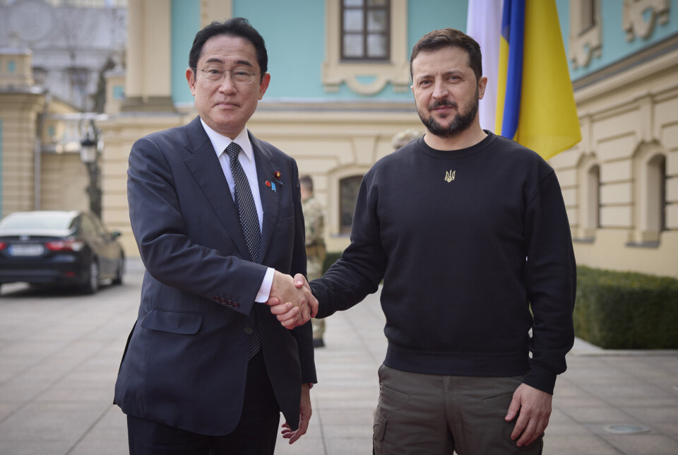KYIV: Japans statsminister Fumio Kishida (t.v.) møtte tirsdag Ukrainas president Volodymyr Zelenskyj i Kyiv.