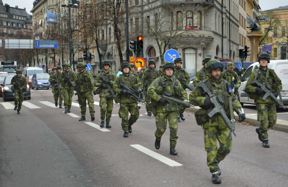 ADJØ, NØYTRALITET: Sveriges folkevalgte fatter i dag en historisk beslutning som kan innebære slutt på 200 år som nøytralt og alliansefritt land. Dette bildet er fra en militærøvelse i Stockholm i 2014.