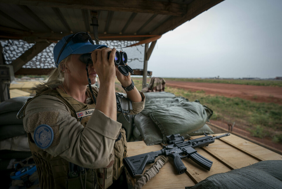 I TJENESTE: En norsk soldat holder utkikk fra vakttårnet i Camp Bifrost i Bamako, Mali under en tidligere kontingent, som en del av FN-operasjonen MINUSMA.