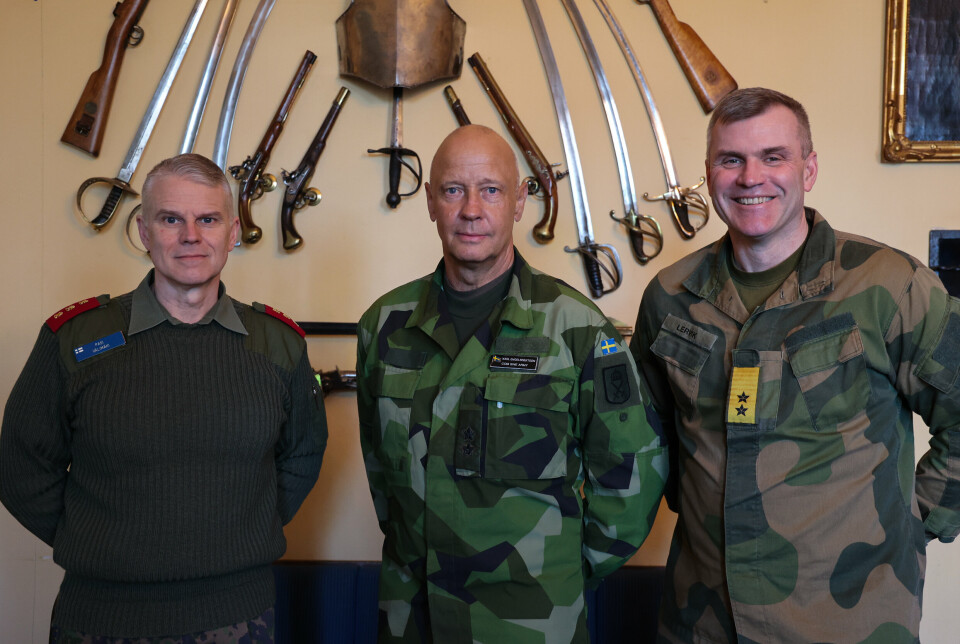 Pasi Välimäki, Karl Engelbrektson og Lars Lervik møttes på Kavallerikasern i Sotckholm tirsdag 21. mars 2023. De tre er sjef for hæren i sine respektive land og diskuterte nordisk samarbeid.