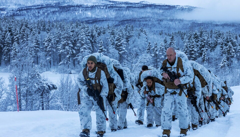 UTEN SKI: U.S. Marines fra 2nd Marine Logistics Group, på en fem-kilometers marsj ved Setermoen, 29. januar 2023.