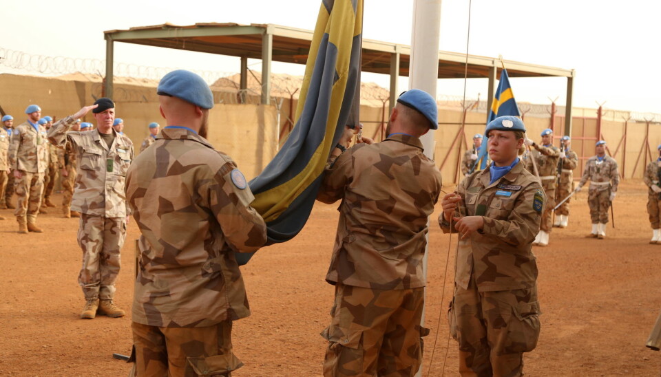 REISER HJEM: 21. mars ble det svenske flagget firt for siste gang i Gao. Dermed er den svenske delen av FN-insatsen Minusma formelt ferdig.