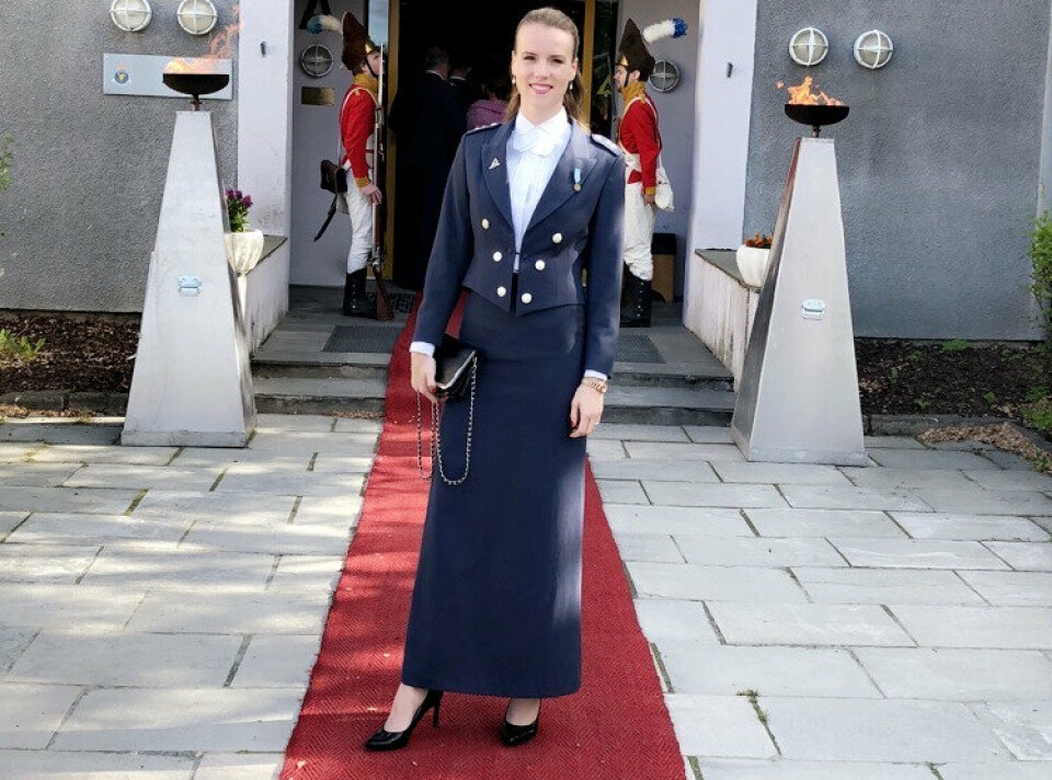 MESSEANTREKKET: Major Henriette Wedervang er Luftforsvarssjefens militærassistent og er veldig fornøyd med de nye retningslinjene for uniformene. Her er hun iført messeantrekket med skjørt.