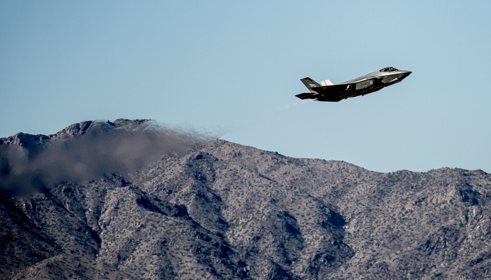 FLERE FLY: Danmark trenger flere kampfly for å nå Natos mål. Her er et F-35 avbildet ved Luke Air Force Base i Arizona i USA. FLERE FLY: Danmark trenger flere kampfly for å nå Natos mål. Her er et F-35 avbildet ved Luke Air Force Base i Arizona i USA.