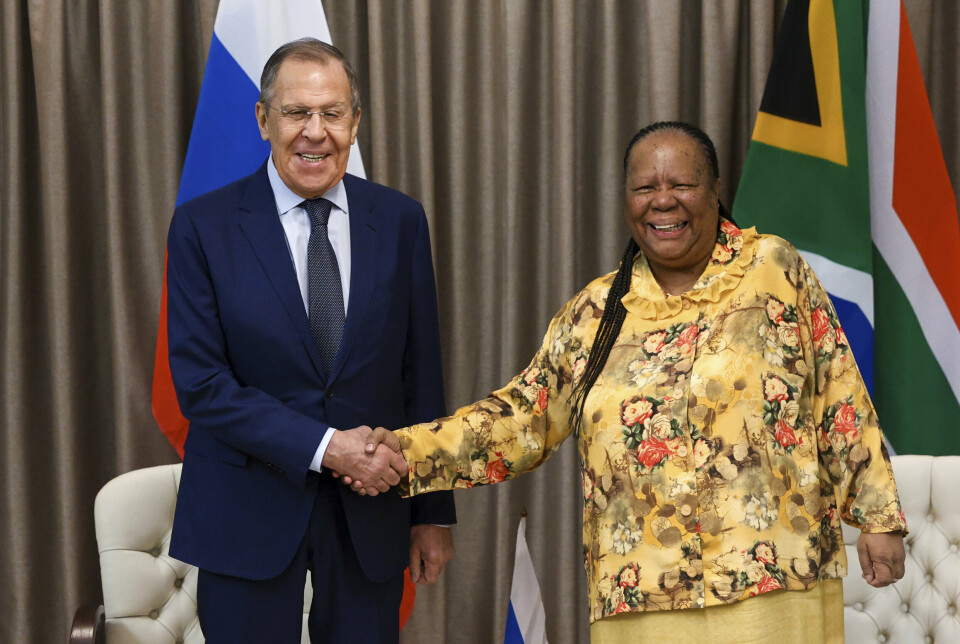 SØKER STØTTE: Russlands utenriksminister Sergei Lavrov sammen med den sørafrikanske utenriksministeren Naledi Pandor møttes i Pretoria, Sør-Afrika i januar.