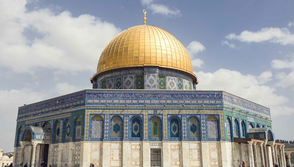 HELLIG: Klippedomen og al-Aqsa-moskeen ligger i området Haram al-Sharif, eller Tempelhøyden, i Jerusalem. Både domen og moskeen er pilegrimsmål for muslimene. Al-Aqsa-moskeen kalles «Den fjerntliggende moské» og ble reist i tiden 705–715, men er senere ødelagt av jordskjelv to ganger.