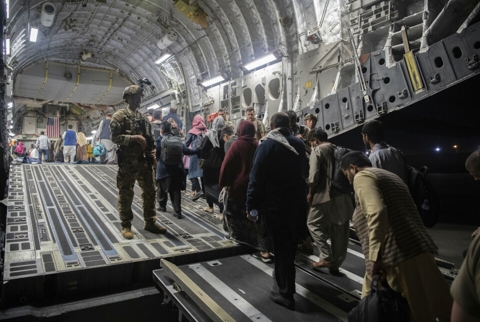 EVAKUERING: I dagene da Nato sine styrker trakk seg ut av Afghanistan, evakuerte de også sivile fra Hamid Karzai internasjonale lufthavn i Kabul. Her med et amerikansk C-17 Globemaster fly.