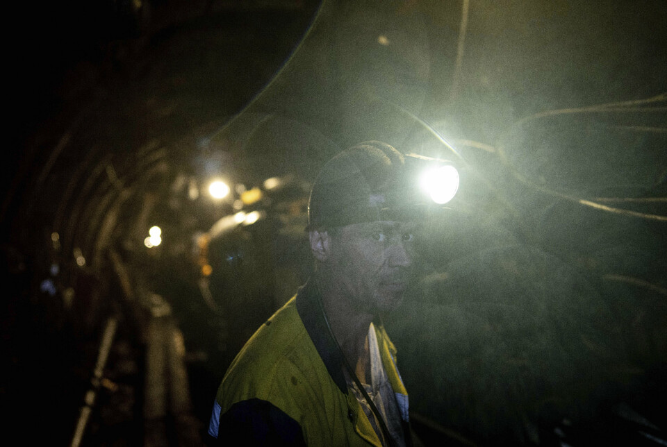 GRAVER DYPT: En ukrainsk gruvearbeider i en av tunnelene i Dnipropetrovsk-regionen fredag 7. april 2023.