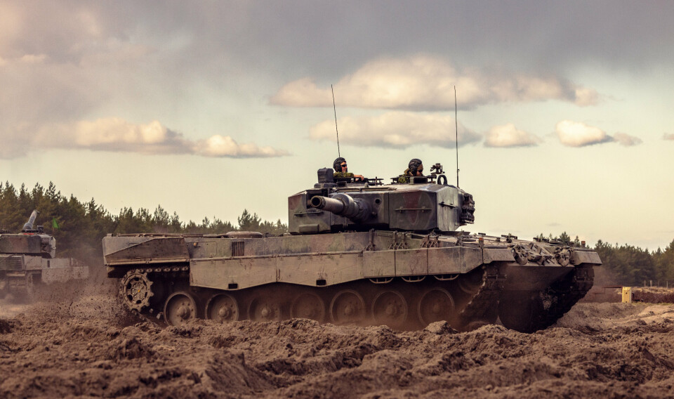 TUNGVEKTER: En Leopard 2A4 i Polen, der ukrainske soldater får opplæring av norske styrker på stridsvognen før de settes inn i kampene i Ukraina.